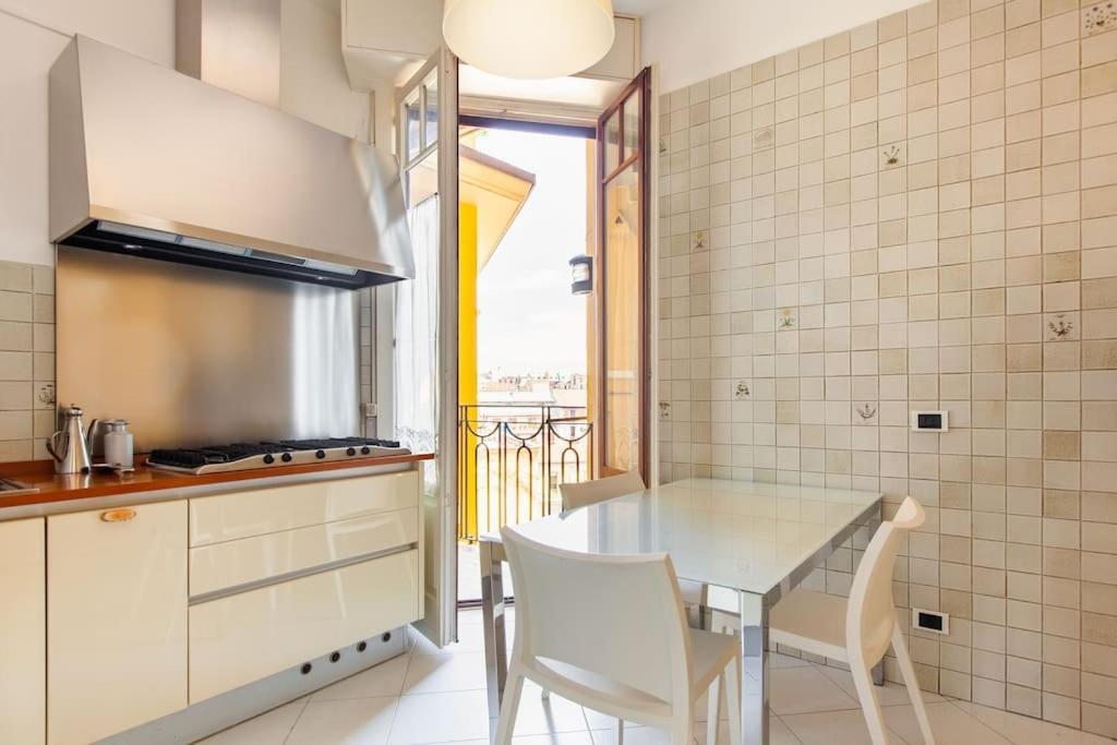 Sunshine-Filled Central On Subway Milan Exterior photo